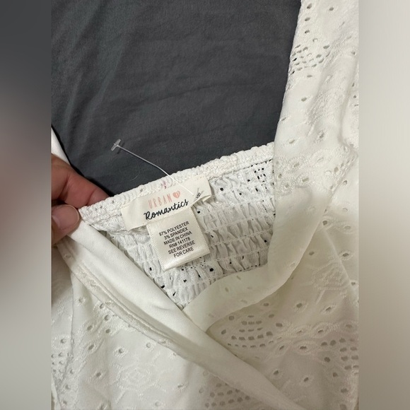 White Top - Picture 4 of 4